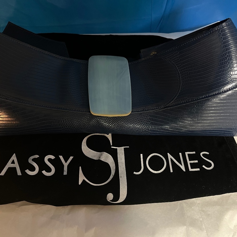 Sassy skirt belt